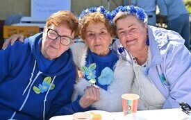 Seniorzy uczcili dzień małego kwiatka 