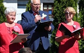 Seniorzy uczcili dzień małego kwiatka 