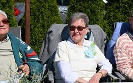Seniorzy uczcili dzień małego kwiatka 