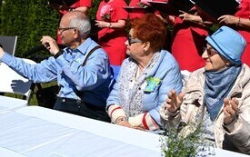 Seniorzy uczcili dzień małego kwiatka 