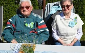 Seniorzy uczcili dzień małego kwiatka 