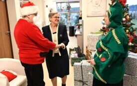 Prezenty dla hospicjum od pracownik&oacute;w MOPS 2