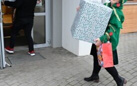 Prezenty dla hospicjum od pracownik&oacute;w MOPS 5