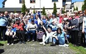 Seniorzy uczcili dzień małego kwiatka 