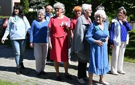 Seniorzy uczcili dzień małego kwiatka 