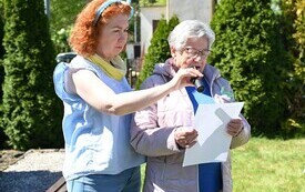 Seniorzy uczcili dzień małego kwiatka 
