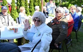 Seniorzy uczcili dzień małego kwiatka